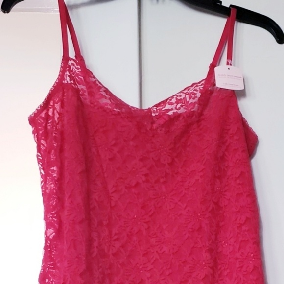 Tops - 🌻3/$10🌻 Red Stretch Lace Camisole Large NWT